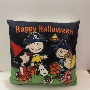 Peanuts Halloween Throw Pillow 18"x18" – Snoopy & Friends Trick or Treat
